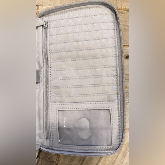 VERA BRADLEY Family Travel Wallet Dog Show Pattern Gray Dog Breeds Quilted - Picture 5 of 10